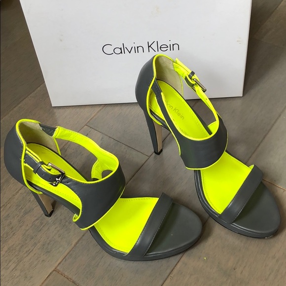 Calvin Klein platform sandals. Size 8 - Picture 2 of 7